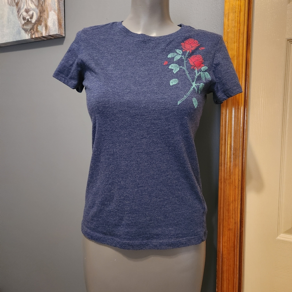 Free State blue tshirt rose motif sz L rosebud vine on chest